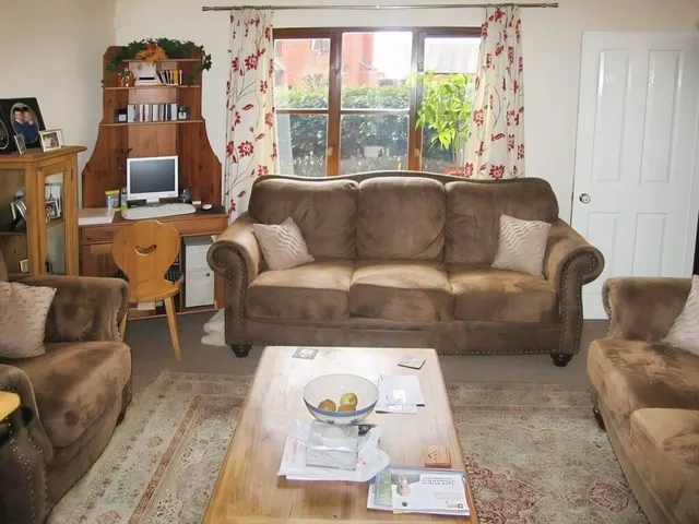 Hummingbird Close, EX1, photo 3