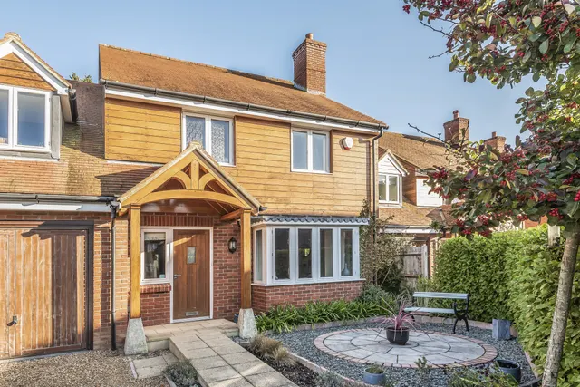 Belmont Drive, Lymington, SO41, photo 1