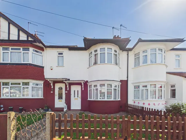 Dulverton Road, Ruislip, HA4 9AF, photo 1