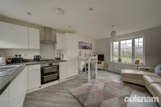 Photo 3 — Bluebell Close, Droitwich, Worcestershire, WR9 7TJ