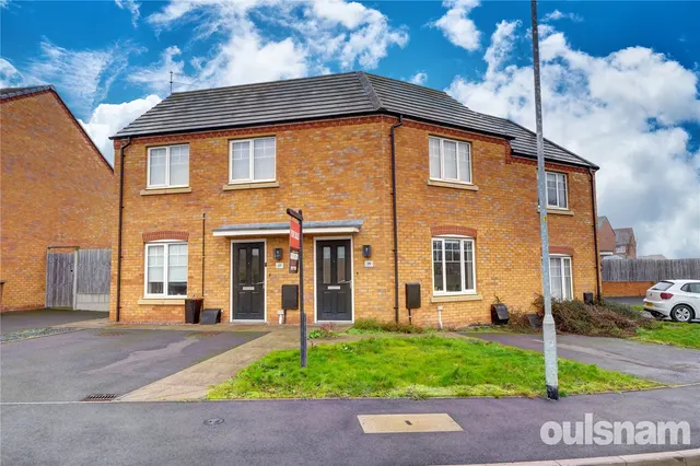 Bluebell Close, Droitwich, Worcestershire, WR9 7TJ, photo 1