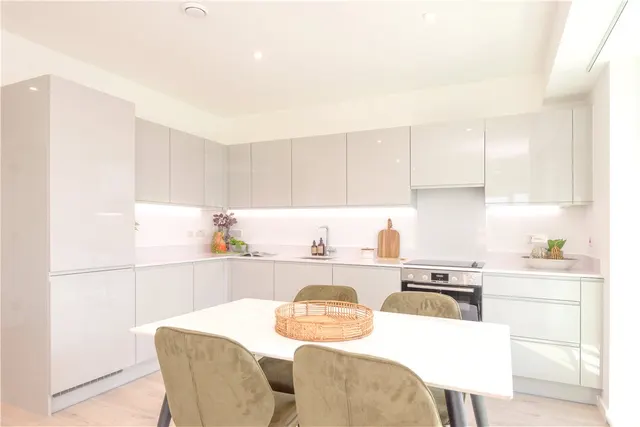 Heartwell Avenue, London, E16, photo 3