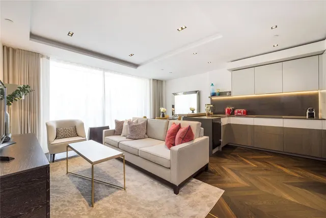Great Newport Street, London, WC2H, photo 2