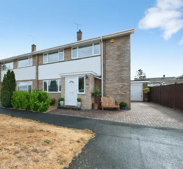 Merton Close, Fordingbridge, photo 1