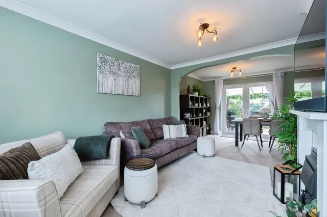 Photo 3 — Merton Close, Fordingbridge