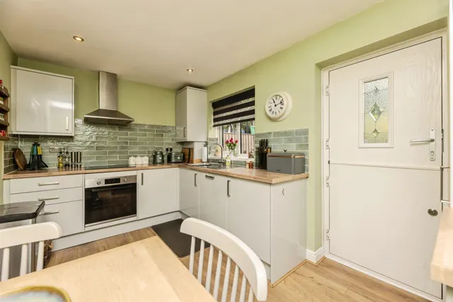 Photo 3 — Topcliffe Grove, Morley, Leeds