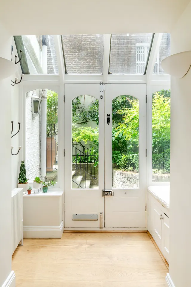 Photo 2 — Dukes Lane, London, W8