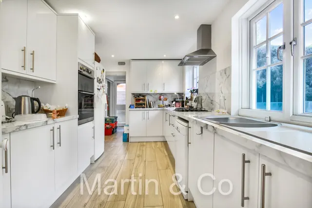 Croham Manor Road, South Croydon, CR2, photo 2