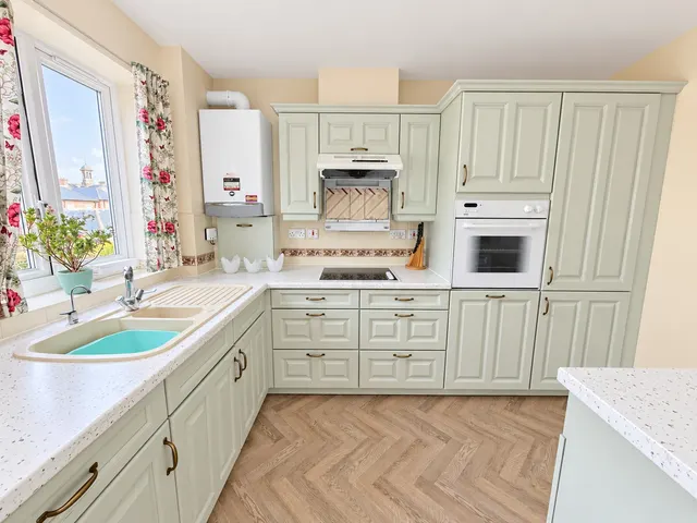 Minster Court, Bracebridge Heath, LN4, photo 3