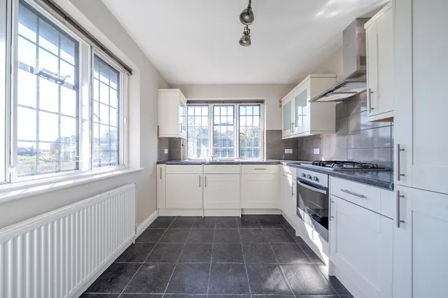 Photo 3 — Chesham Road, Amersham, HP6