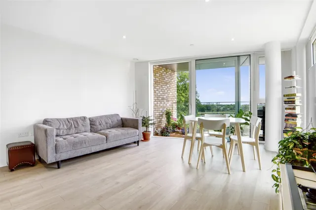 Photo 3 — Newnton Close, London, N4