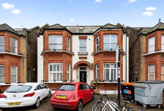 Longley Road, London, photo 1