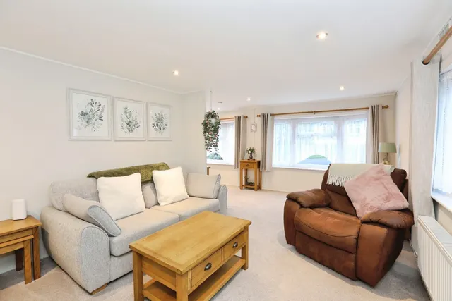 Partridge Place, Turners Hill Park, RH10, photo 2
