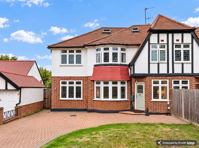 Chestnut Avenue, Epsom, KT19 0SZ, photo 1