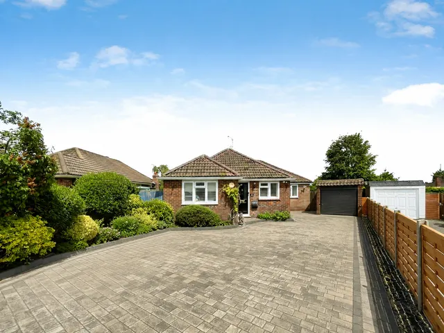 Abbott Close, Basingstoke, Basingstoke, RG22 6LA, photo 1