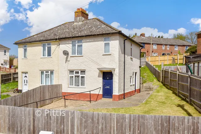 Highfield Road, Newport, PO30, photo 1