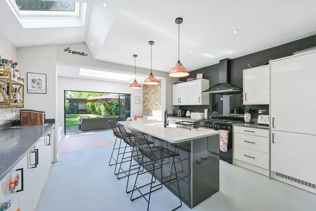 Tolworth Park Road, Surbiton, KT6, photo 1