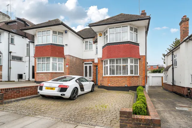 Cowper Road, Southgate, London, N14, photo 1