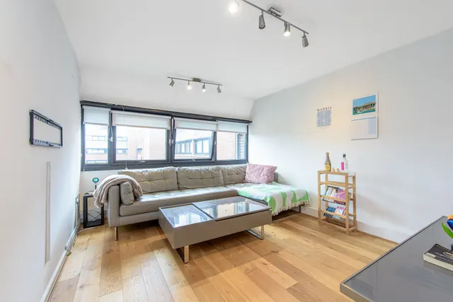 Photo 2 — 81 Britten Close, London