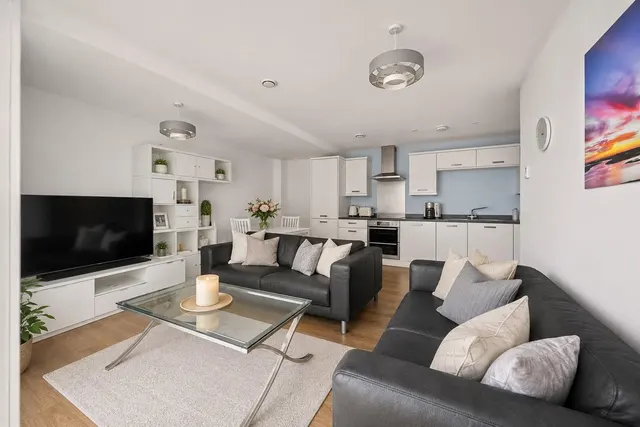 Banister Road, London W10 4AG, photo 1