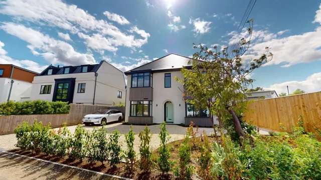 Mead Road, Cheltenham, photo 1