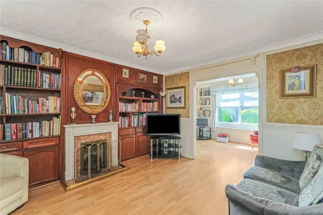 Photo 3 — Homestead Road, Dagenham, RM8