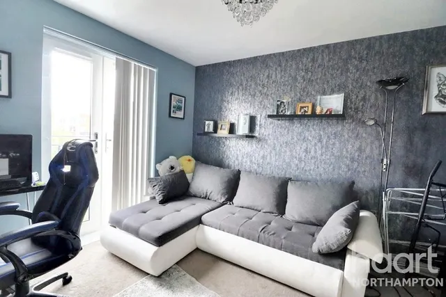 Hever Close, Northampton, NN5, photo 3