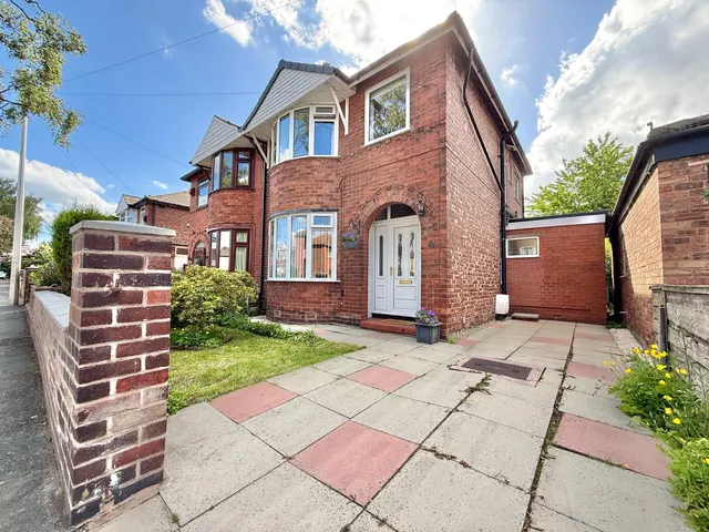 Foxhall Road, Denton, M34, photo 1