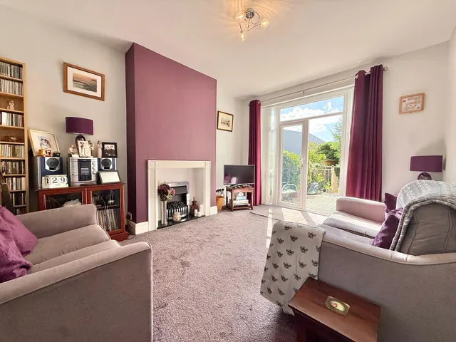 Foxhall Road, Denton, M34, photo 2