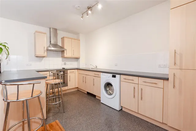 Prince Regent Road, Hounslow, TW3, photo 3