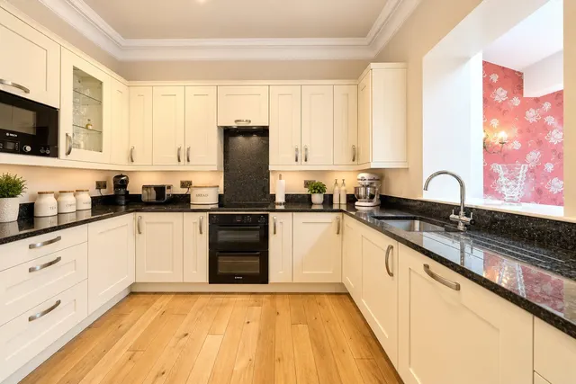 Crawshaw Avenue, Pudsey, LS28, photo 3