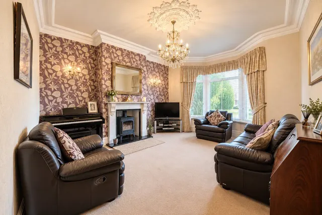 Crawshaw Avenue, Pudsey, LS28, photo 2