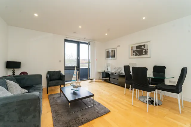 Chartfield Avenue, London, SW15, photo 1