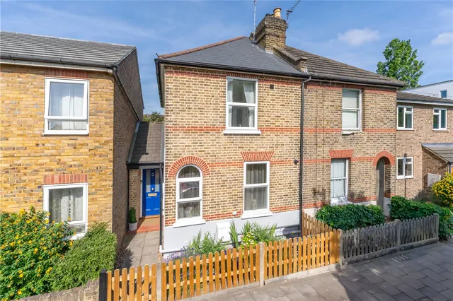 Marsh Farm Road, Twickenham, TW2 6SH, photo 1