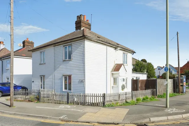 Kingston Road, Leatherhead, KT22, photo 1
