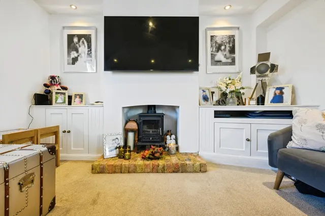 Kingston Road, Leatherhead, KT22, photo 2
