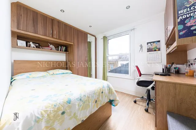 High Street, London, N14, photo 2