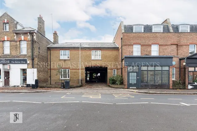 High Street, London, N14, photo 1