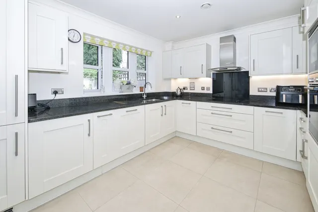 Albany Lane, Balsall Common, CV7, photo 2