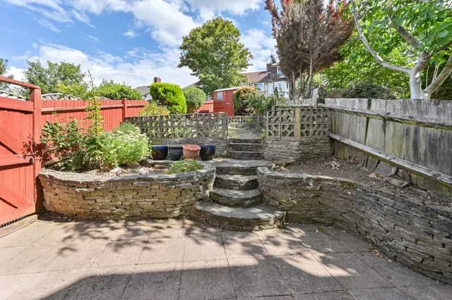 Photo 2 — 99 Ankerdine Crescent, London