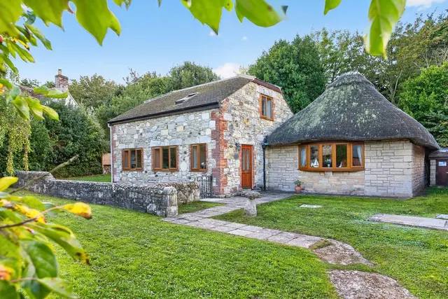 Afton Barns, Freshwater, PO40, photo 1