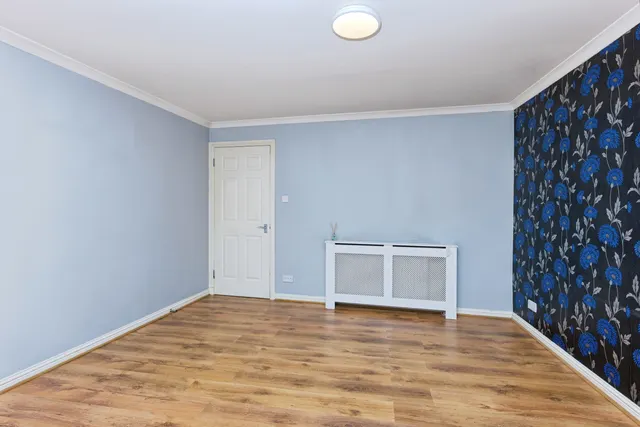 Photo 3 — 181 Craighall Road, Glasgow