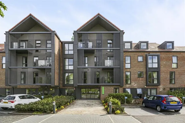 London Road, Guildford, GU1, photo 1