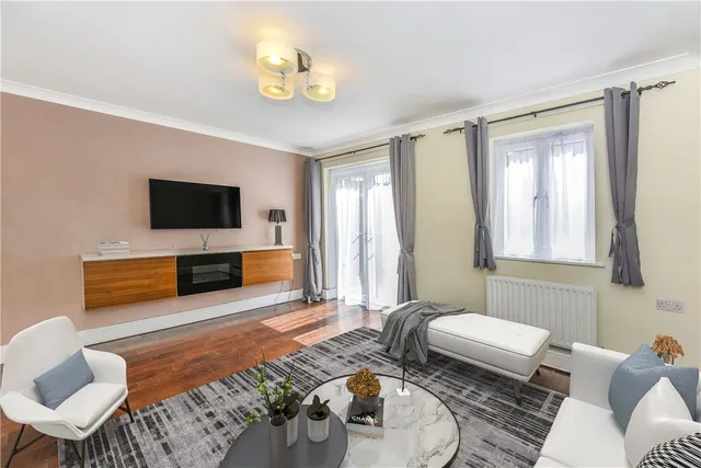 3 bedroom house — Balladier Walk, Poplar, London, E14