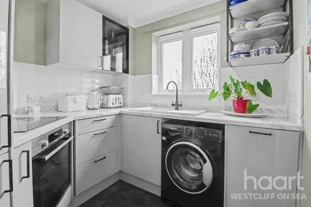 Hamlet Court Road, Westcliff-On-Sea, SS0, photo 1