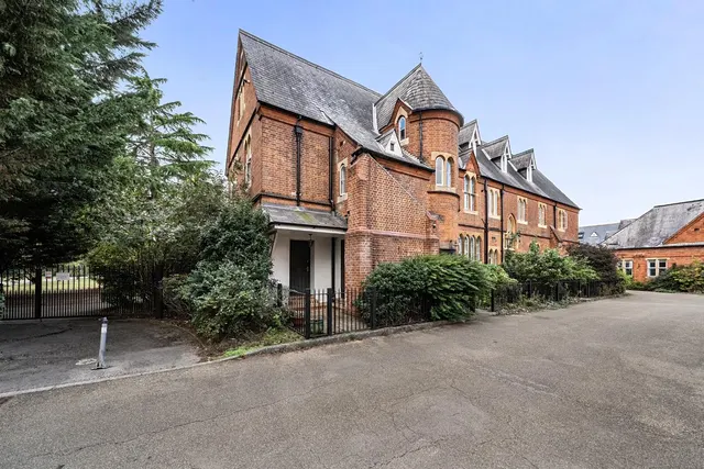 Hatch Lane, Windsor, photo 1