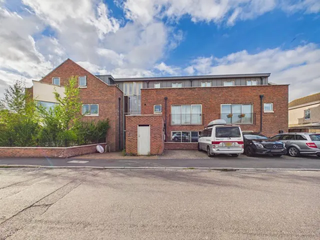 Alberton Road, Bristol, BS16, photo 1