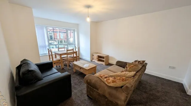 Photo 3 — 3 Birch Lane, Manchester, M13