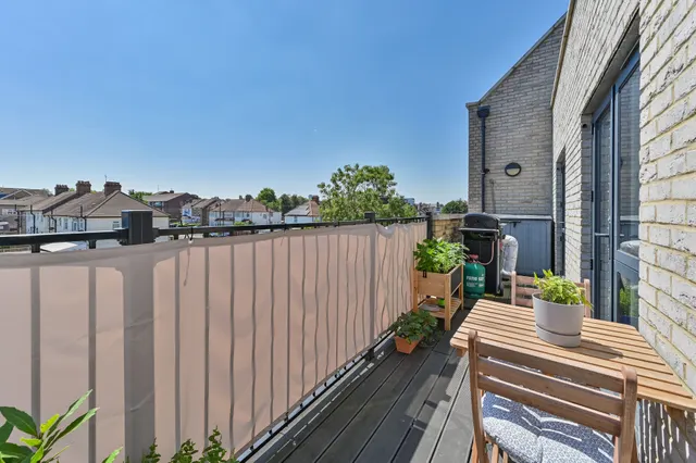 Photo 3 — Flat 9, 34 Enmore Road, LONDON