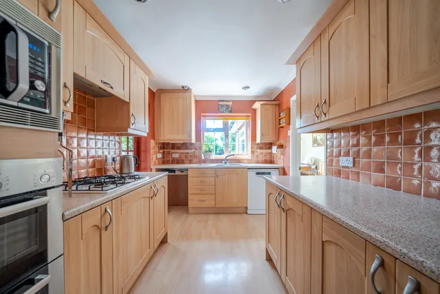 Photo 3 — Carlton Road, Redhill, RH1